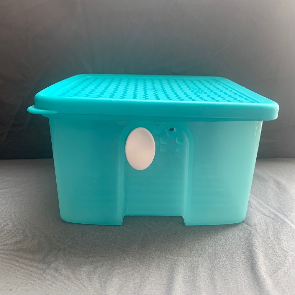 Tupperware FridgeSmart Vented Square Container Teal Blue #3993A Produce Fridge